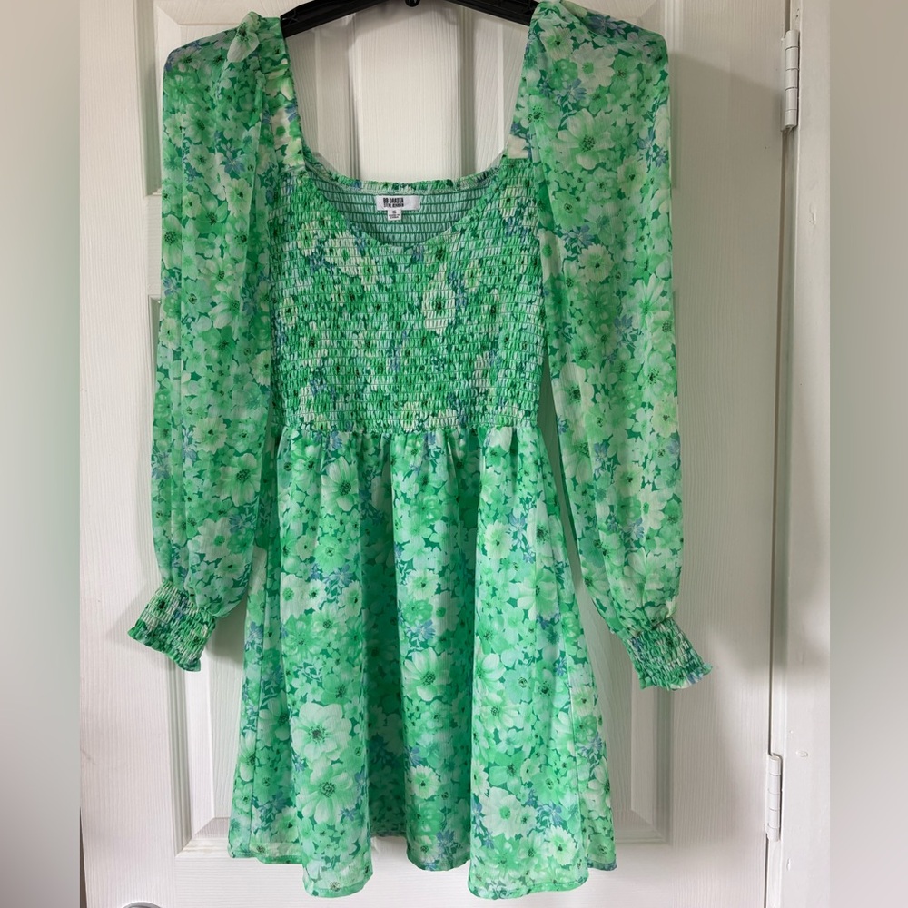 Steve Madden Green Floral Mini Dress with Fluttery Sleeves and Square Neck
